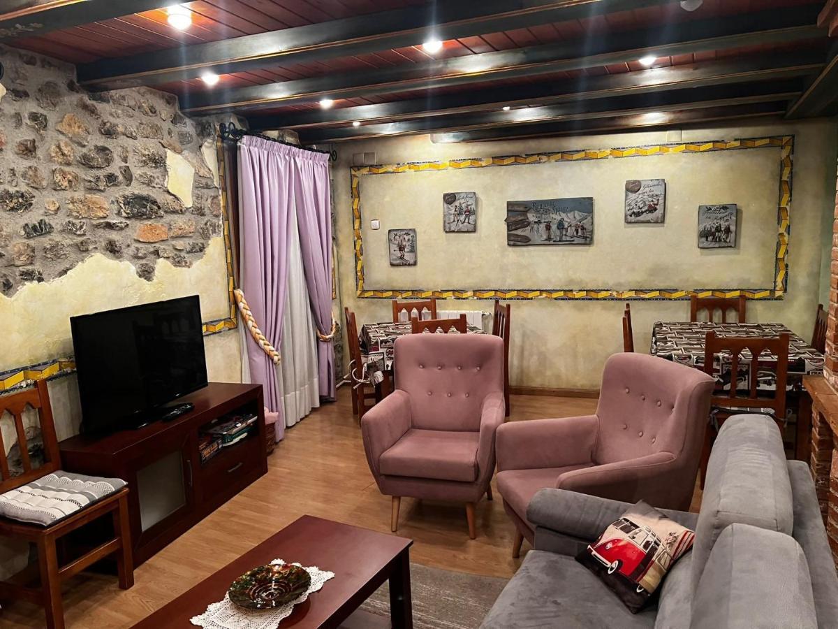 Casa Pelentos Sandiniés Buitenkant foto